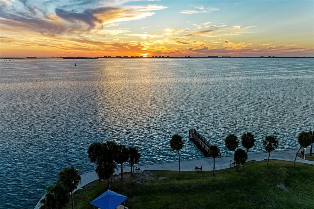 En Venta: $699,900 (3 camas, 3 baños, 1904 Pies cuadrados)