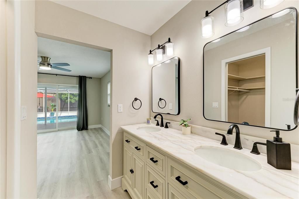 En Venta: $699,900 (3 camas, 3 baños, 1904 Pies cuadrados)