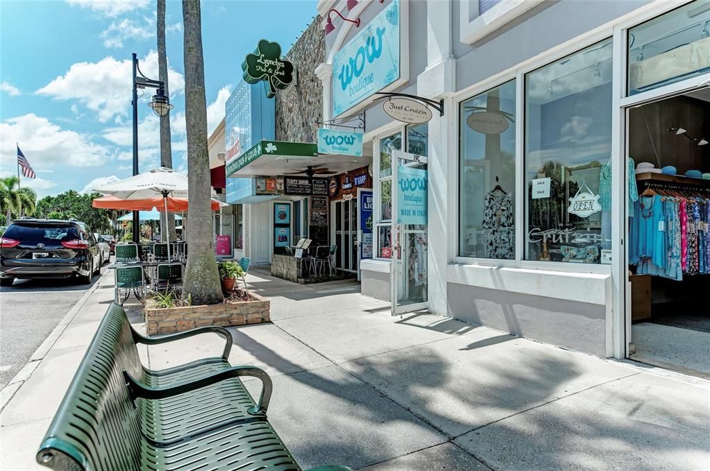 En Venta: $699,900 (3 camas, 3 baños, 1904 Pies cuadrados)