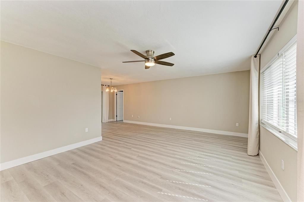 En Venta: $699,900 (3 camas, 3 baños, 1904 Pies cuadrados)