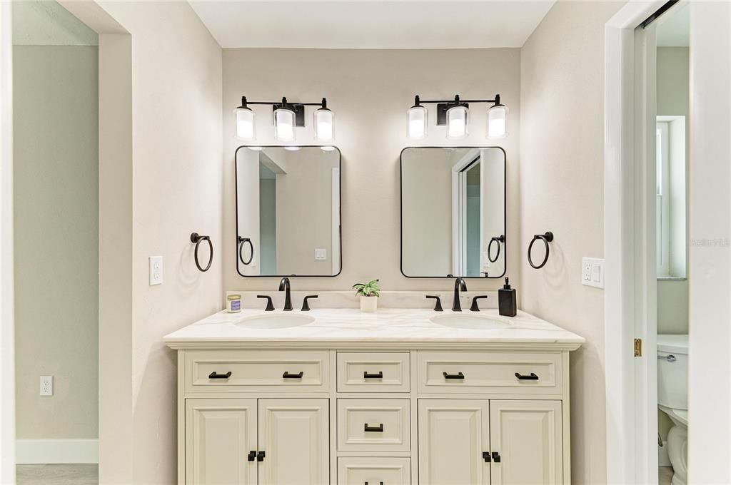 En Venta: $699,900 (3 camas, 3 baños, 1904 Pies cuadrados)