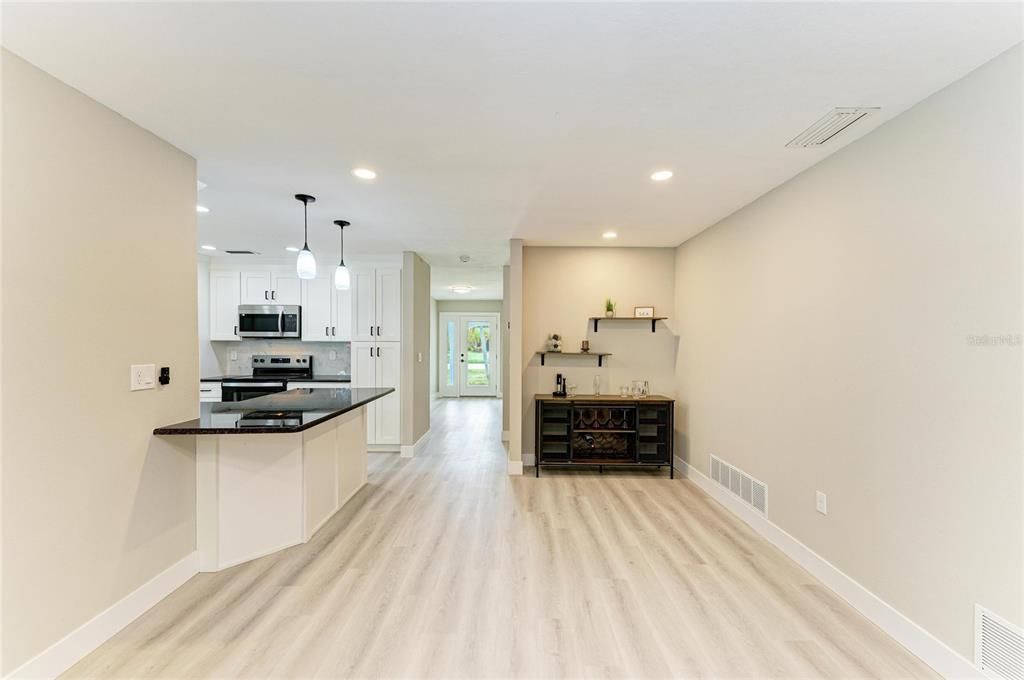 En Venta: $699,900 (3 camas, 3 baños, 1904 Pies cuadrados)