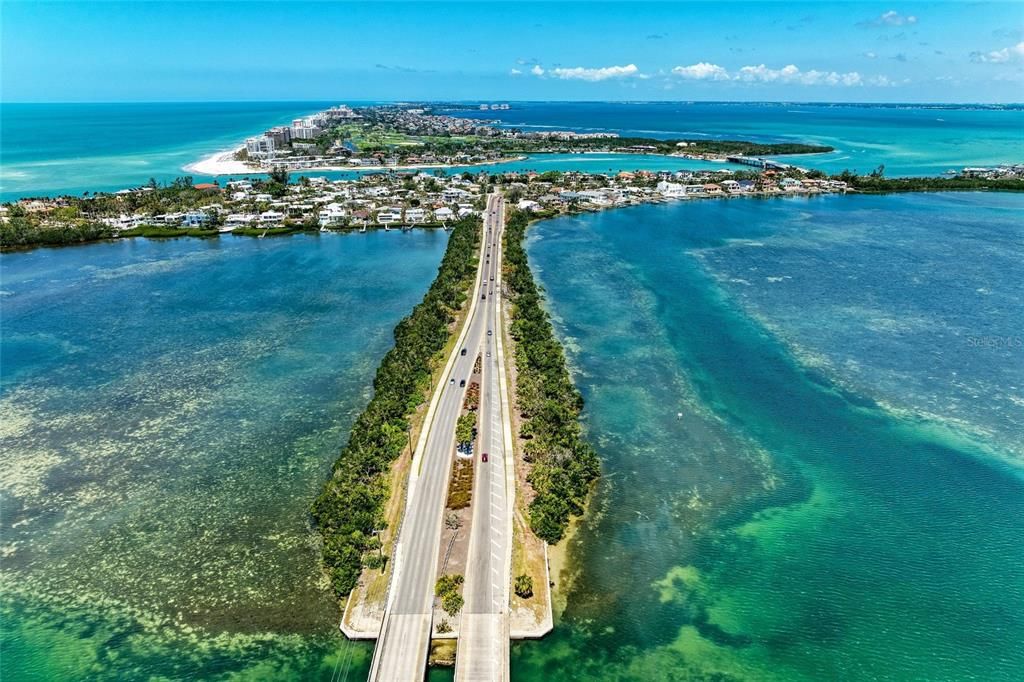 En Venta: $699,900 (3 camas, 3 baños, 1904 Pies cuadrados)