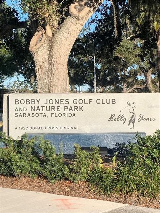 En Venta: $699,900 (3 camas, 3 baños, 1904 Pies cuadrados)