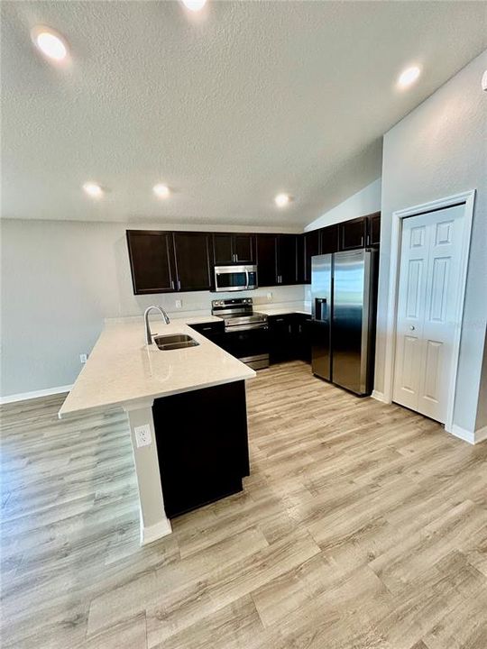 На продажу: $375,000 (3 спален, 2 ванн, 1479 Квадратных фут)