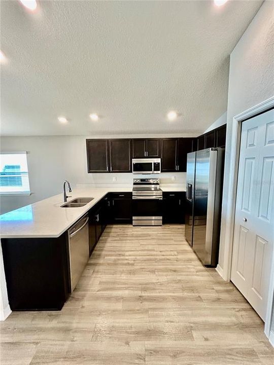 На продажу: $375,000 (3 спален, 2 ванн, 1479 Квадратных фут)