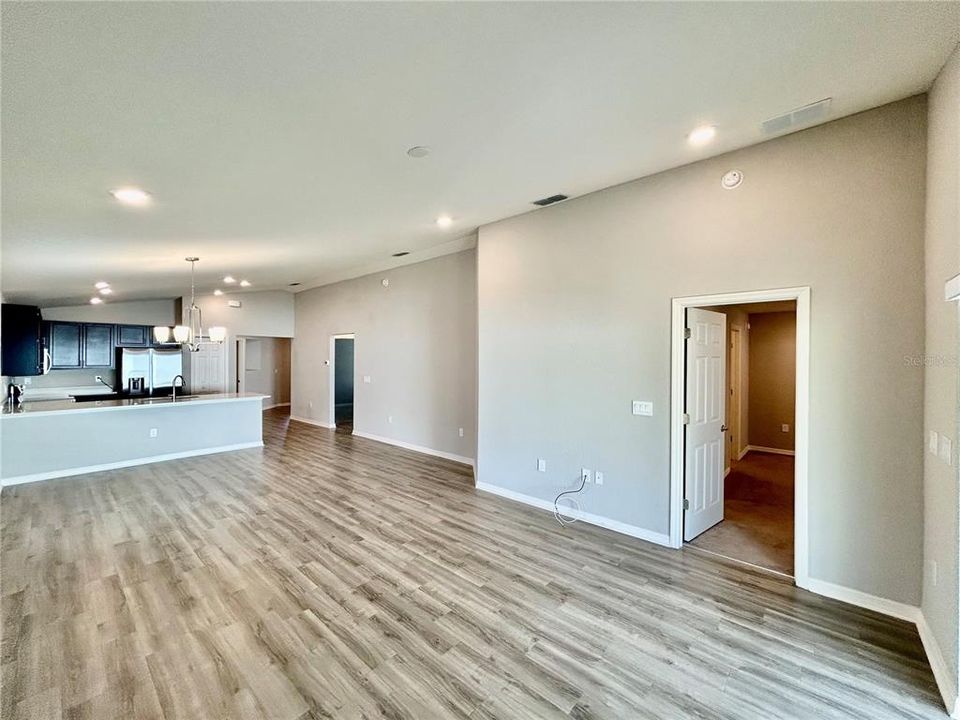 На продажу: $375,000 (3 спален, 2 ванн, 1479 Квадратных фут)