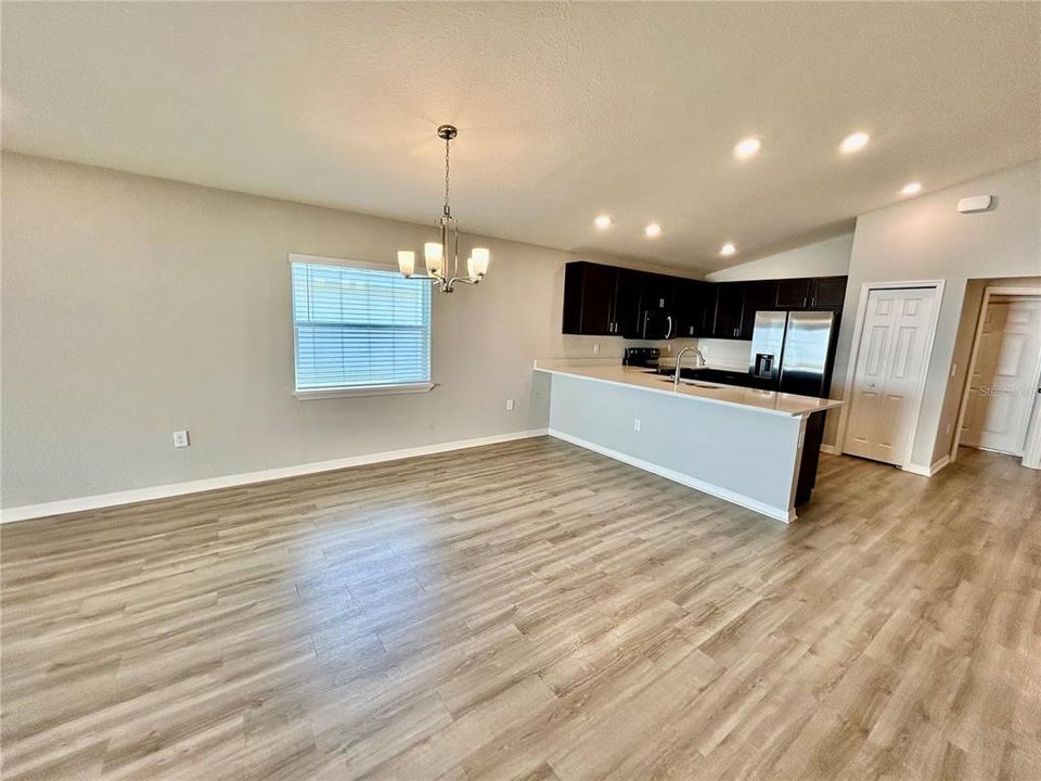 На продажу: $375,000 (3 спален, 2 ванн, 1479 Квадратных фут)