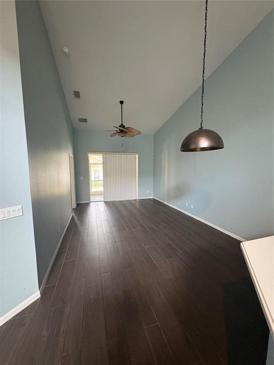 For Rent: $1,950 (2 beds, 2 baths, 1419 Square Feet)