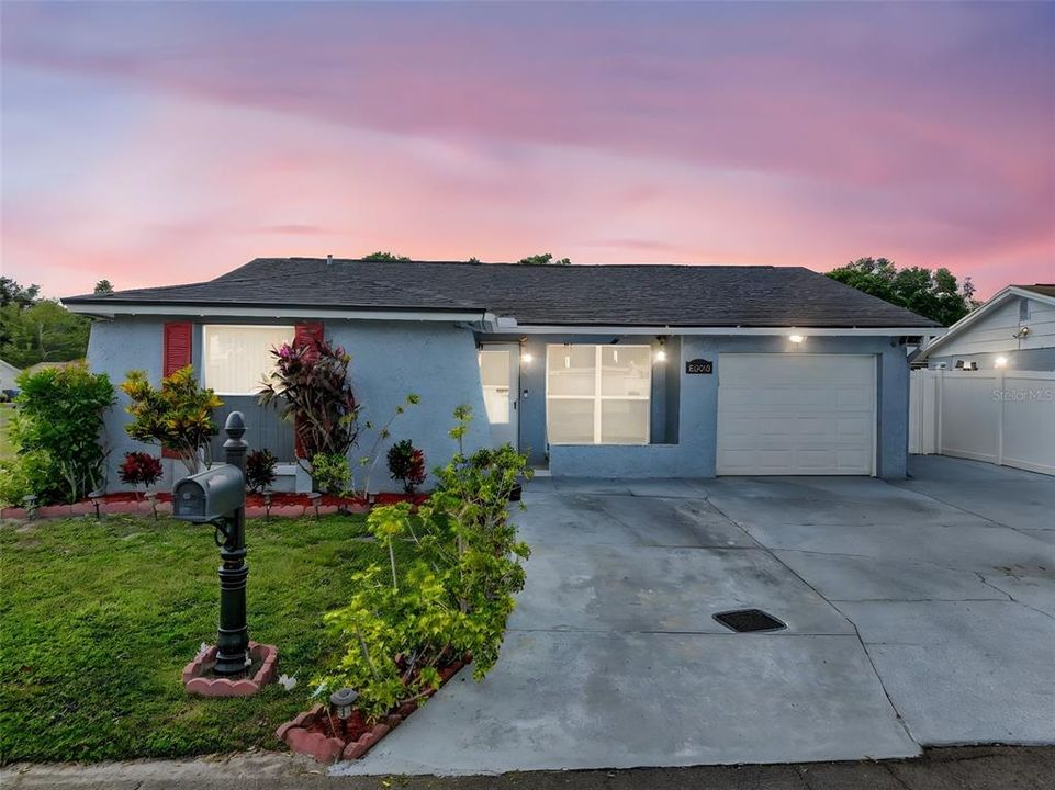 Под контрактом: $359,000 (2 спален, 2 ванн, 1320 Квадратных фут)