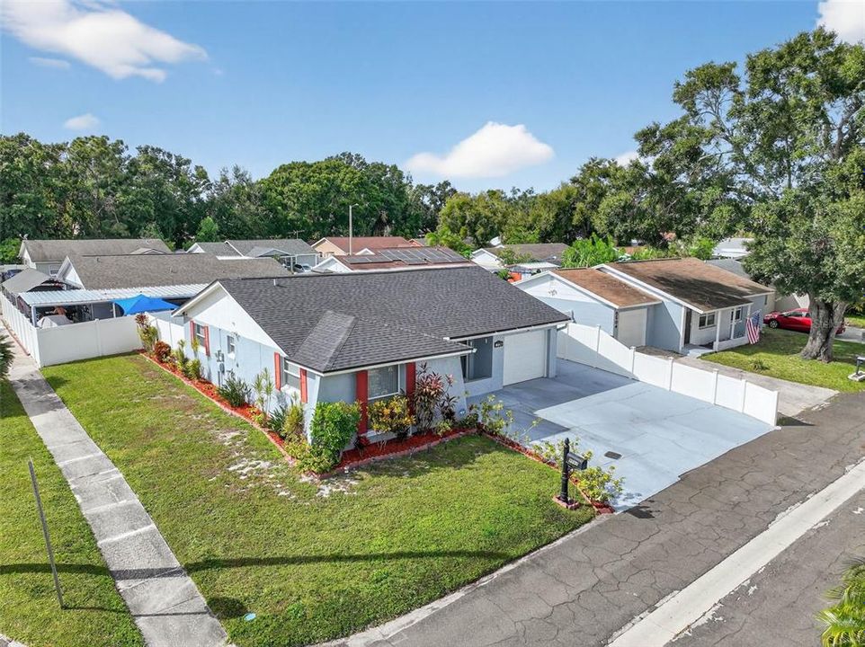 Под контрактом: $359,000 (2 спален, 2 ванн, 1320 Квадратных фут)