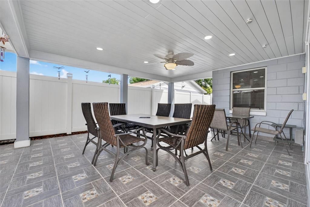 Под контрактом: $359,000 (2 спален, 2 ванн, 1320 Квадратных фут)