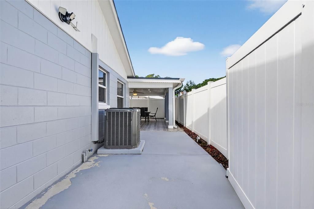 Под контрактом: $359,000 (2 спален, 2 ванн, 1320 Квадратных фут)