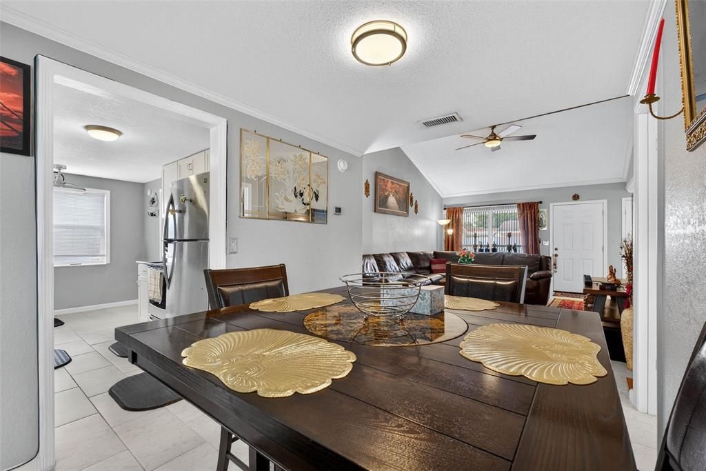 Под контрактом: $359,000 (2 спален, 2 ванн, 1320 Квадратных фут)