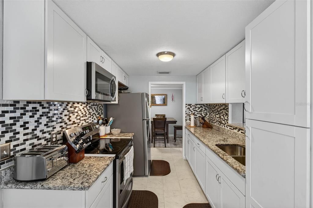 Под контрактом: $359,000 (2 спален, 2 ванн, 1320 Квадратных фут)