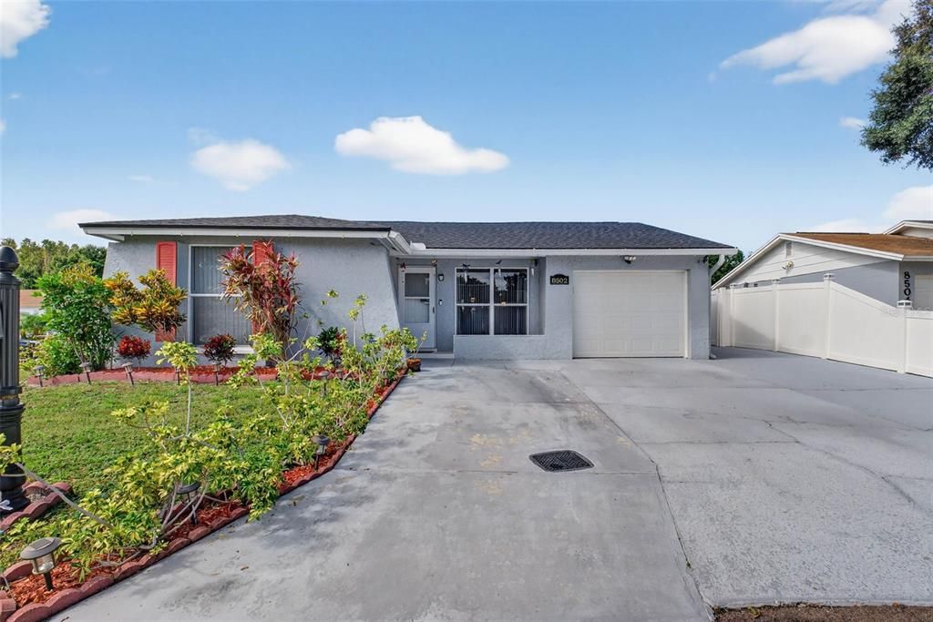 Под контрактом: $359,000 (2 спален, 2 ванн, 1320 Квадратных фут)