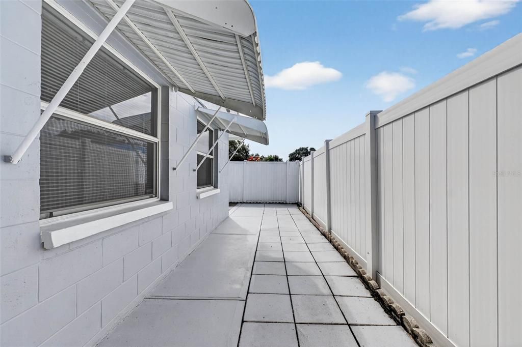 Под контрактом: $359,000 (2 спален, 2 ванн, 1320 Квадратных фут)