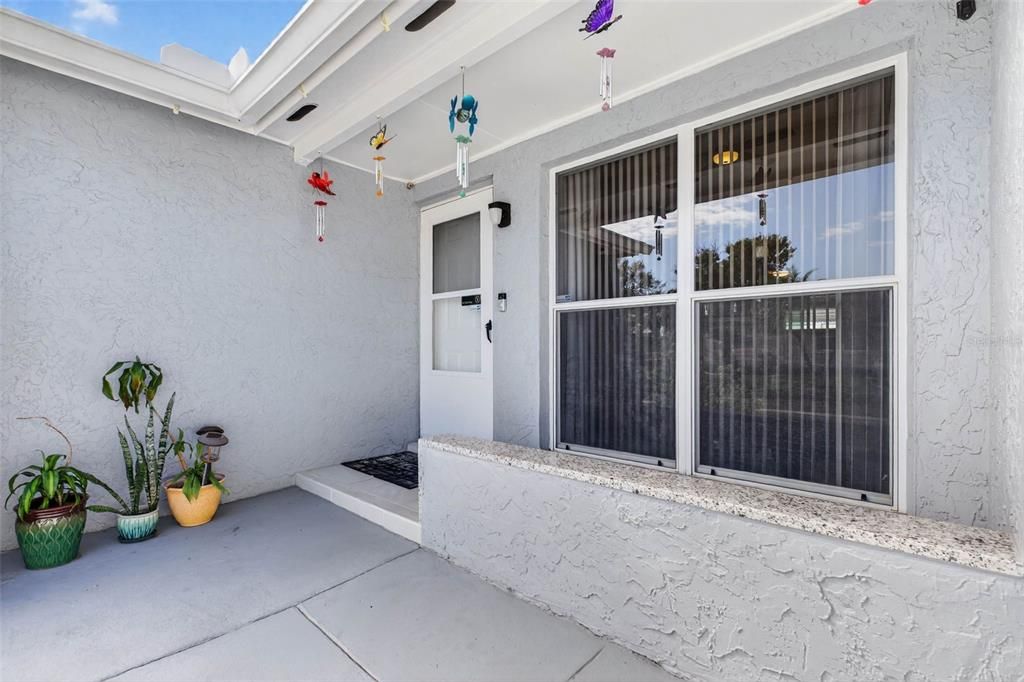 Под контрактом: $359,000 (2 спален, 2 ванн, 1320 Квадратных фут)