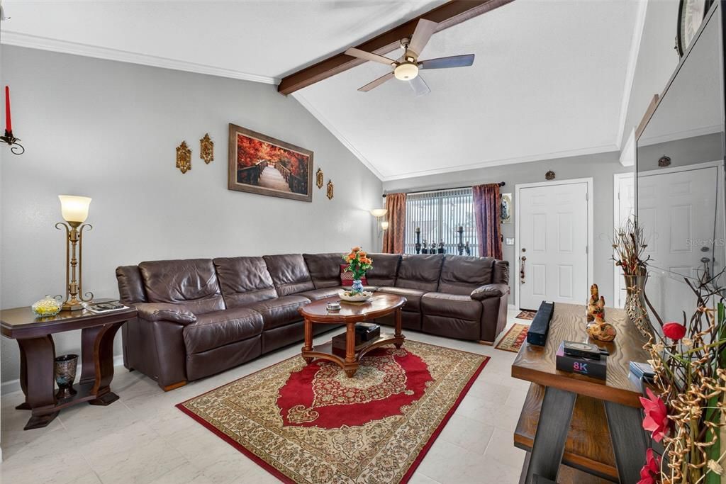 Под контрактом: $359,000 (2 спален, 2 ванн, 1320 Квадратных фут)