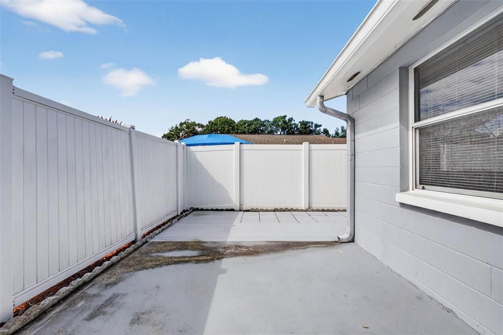 Под контрактом: $359,000 (2 спален, 2 ванн, 1320 Квадратных фут)