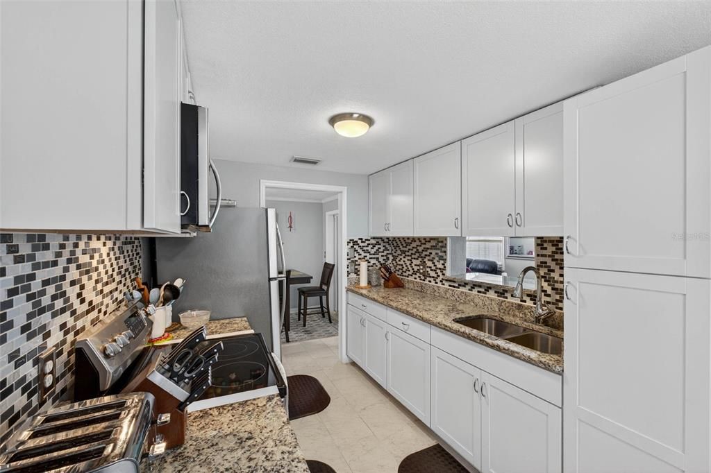 Под контрактом: $359,000 (2 спален, 2 ванн, 1320 Квадратных фут)