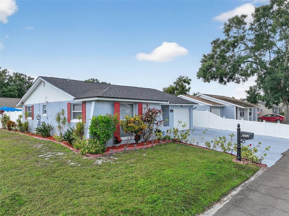 Под контрактом: $359,000 (2 спален, 2 ванн, 1320 Квадратных фут)