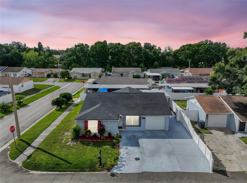 Под контрактом: $359,000 (2 спален, 2 ванн, 1320 Квадратных фут)