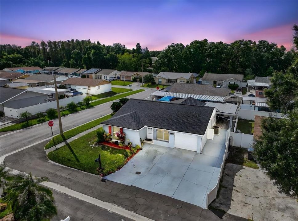 Под контрактом: $359,000 (2 спален, 2 ванн, 1320 Квадратных фут)