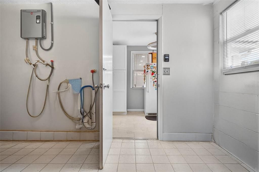 Под контрактом: $359,000 (2 спален, 2 ванн, 1320 Квадратных фут)