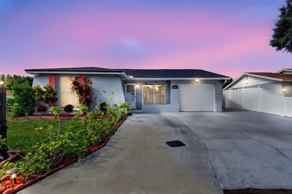 Под контрактом: $359,000 (2 спален, 2 ванн, 1320 Квадратных фут)