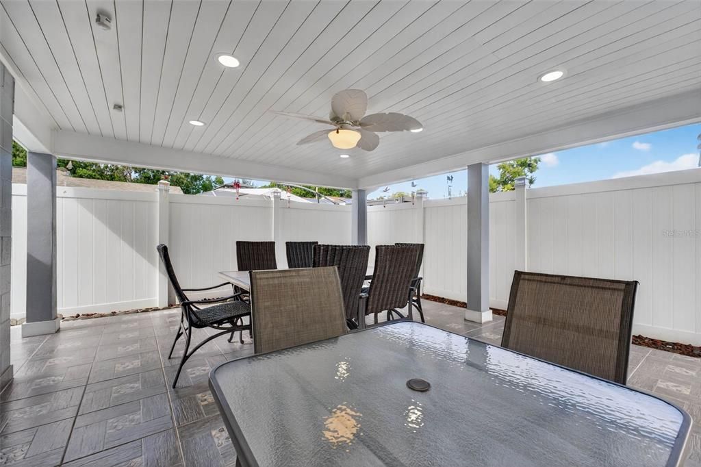 Под контрактом: $359,000 (2 спален, 2 ванн, 1320 Квадратных фут)