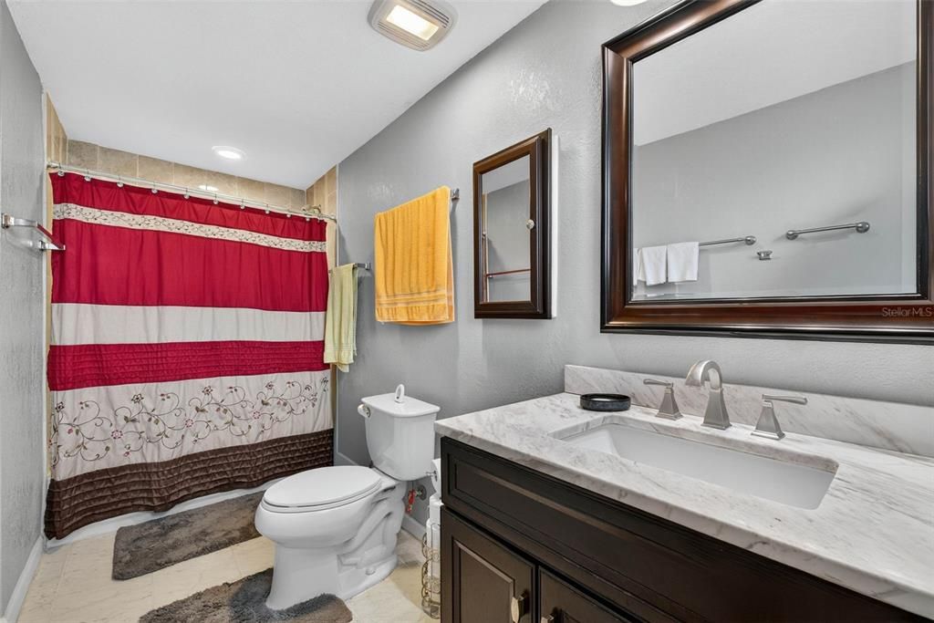 Под контрактом: $359,000 (2 спален, 2 ванн, 1320 Квадратных фут)