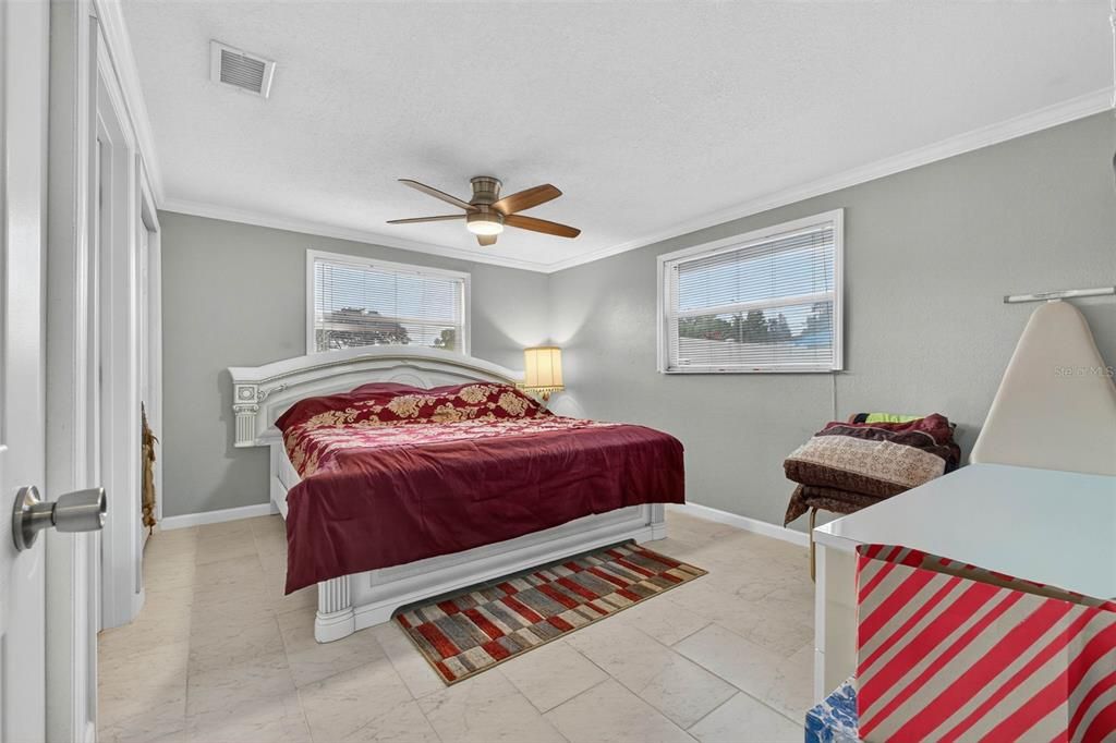 Под контрактом: $359,000 (2 спален, 2 ванн, 1320 Квадратных фут)