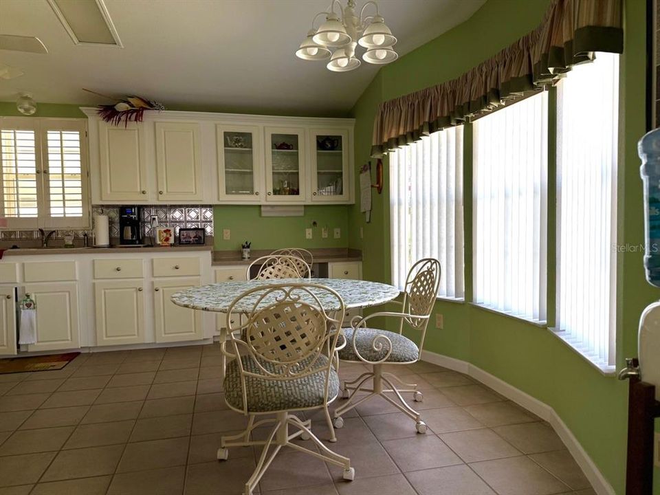 Active With Contract: $299,900 (3 beds, 3 baths, 1829 Square Feet)