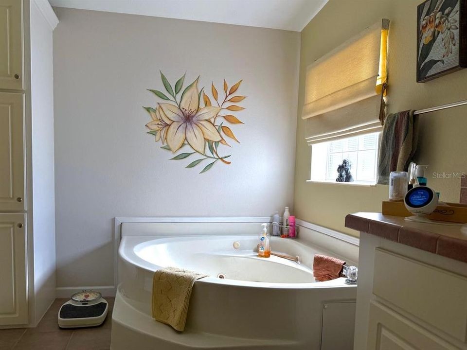 Active With Contract: $299,900 (3 beds, 3 baths, 1829 Square Feet)