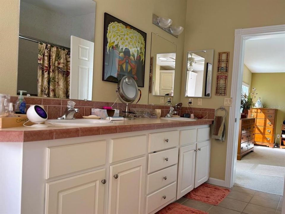 Active With Contract: $299,900 (3 beds, 3 baths, 1829 Square Feet)