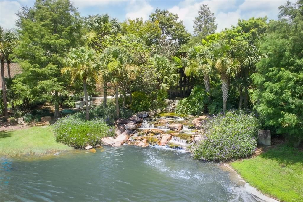 Activo con contrato: $429,999 (3 camas, 2 baños, 2512 Pies cuadrados)