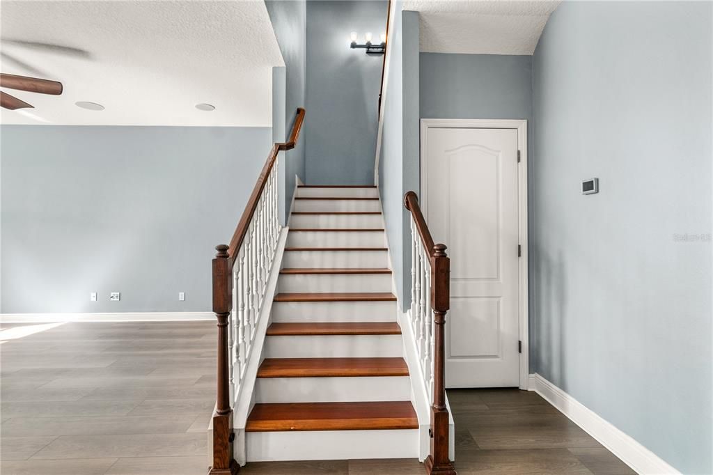 Activo con contrato: $429,999 (3 camas, 2 baños, 2512 Pies cuadrados)