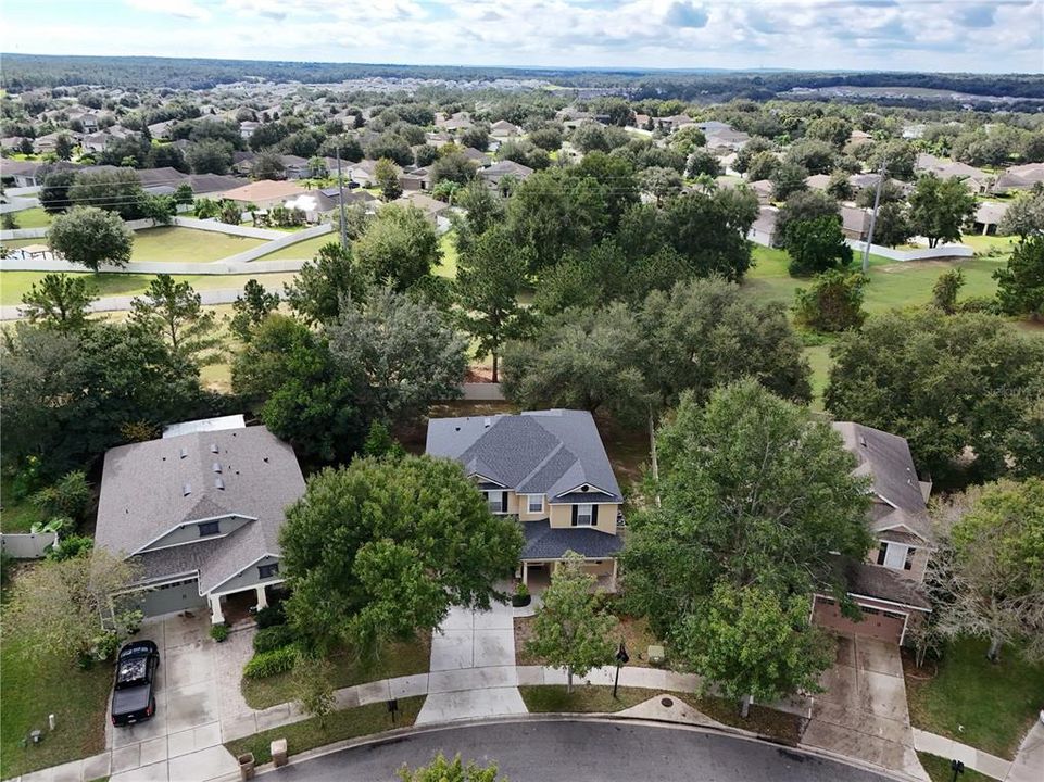 Activo con contrato: $429,999 (3 camas, 2 baños, 2512 Pies cuadrados)