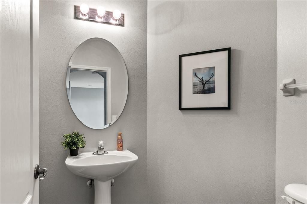 Activo con contrato: $429,999 (3 camas, 2 baños, 2512 Pies cuadrados)