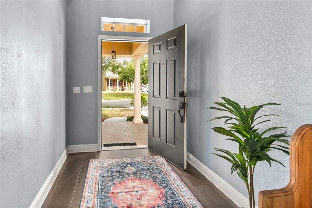 Activo con contrato: $429,999 (3 camas, 2 baños, 2512 Pies cuadrados)