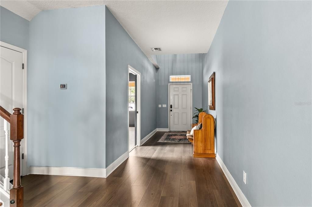 Activo con contrato: $429,999 (3 camas, 2 baños, 2512 Pies cuadrados)