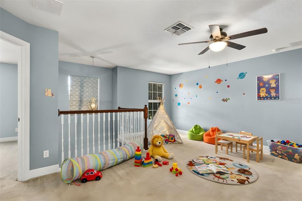 Activo con contrato: $429,999 (3 camas, 2 baños, 2512 Pies cuadrados)