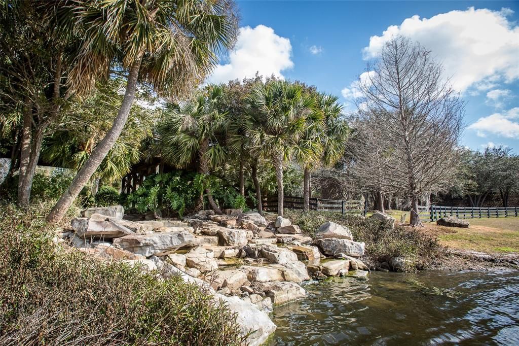 Activo con contrato: $429,999 (3 camas, 2 baños, 2512 Pies cuadrados)