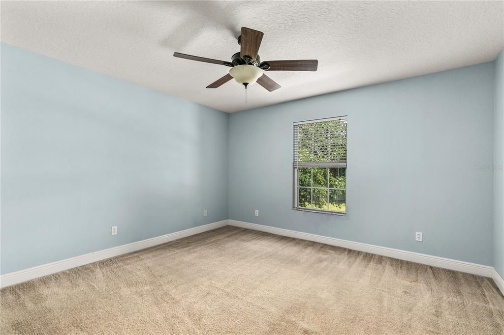 Activo con contrato: $429,999 (3 camas, 2 baños, 2512 Pies cuadrados)