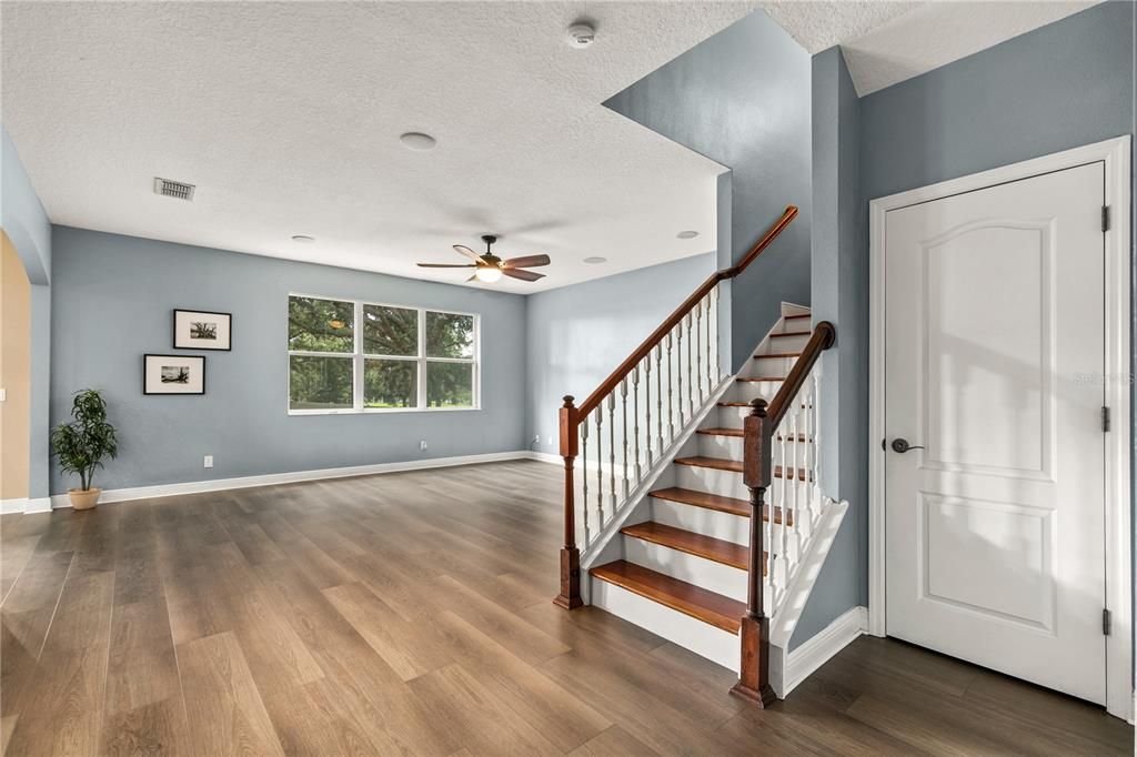 Activo con contrato: $429,999 (3 camas, 2 baños, 2512 Pies cuadrados)