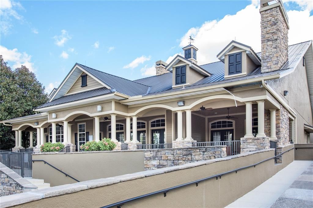 Activo con contrato: $429,999 (3 camas, 2 baños, 2512 Pies cuadrados)