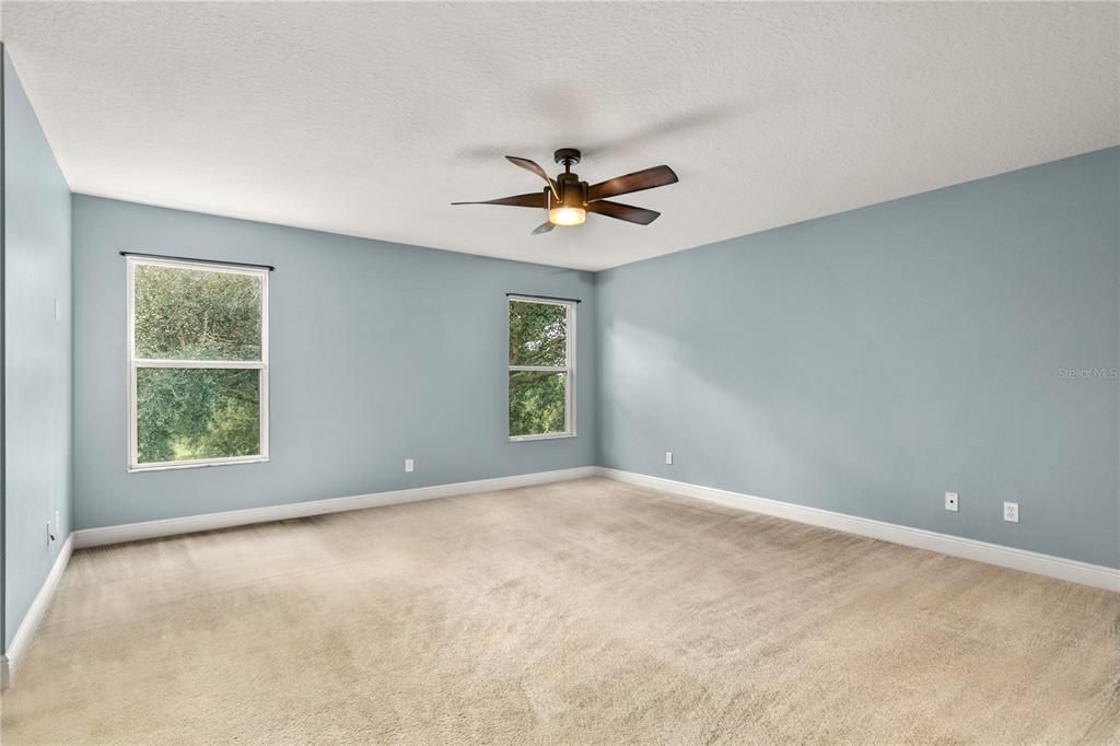 Activo con contrato: $429,999 (3 camas, 2 baños, 2512 Pies cuadrados)