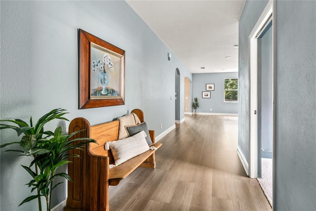 Activo con contrato: $429,999 (3 camas, 2 baños, 2512 Pies cuadrados)