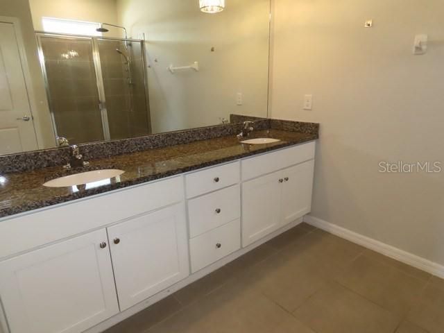 На продажу: $399,900 (4 спален, 2 ванн, 2068 Квадратных фут)